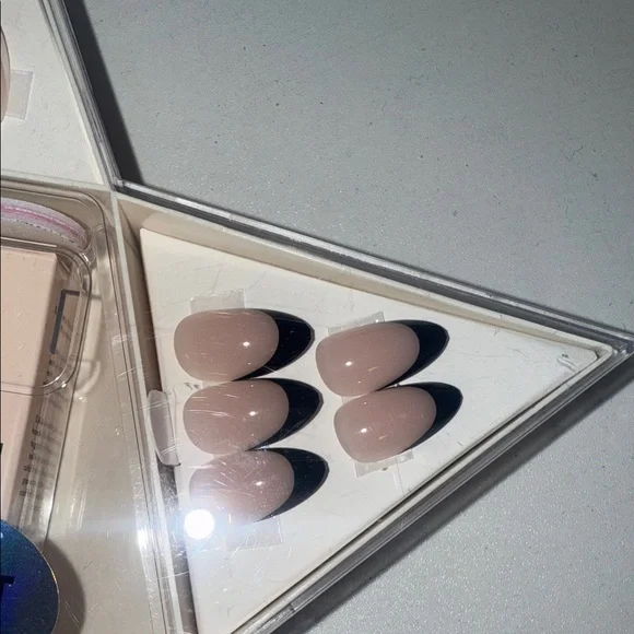 The Complete Gel Manicure Kit - Press-On Nails